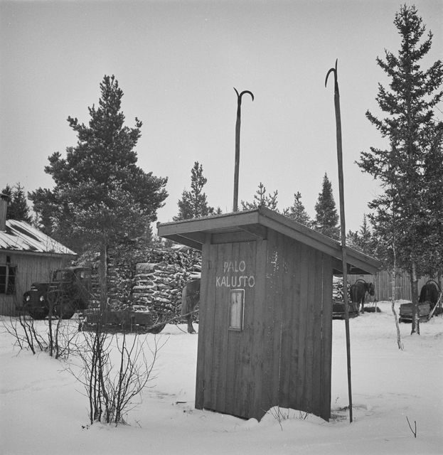 Pallet board in the yard of the Oulun split warehouse - black and white