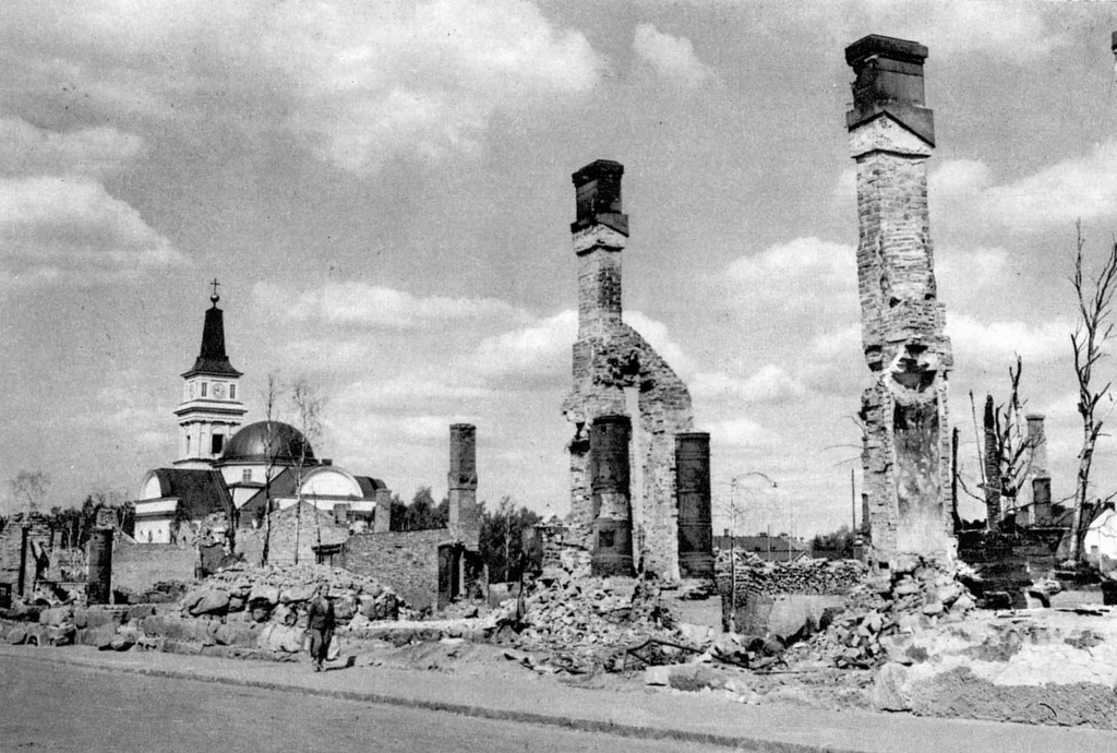 Laukka 1955 Kajaaninkatu 1944 - City of Oulu, Finland: Kajaaninkatu after an Soviet air raid in 1944.