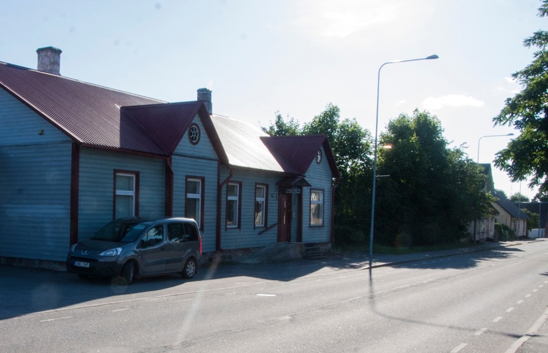 fotopostkaart, Suure-Jaani khk, Suure-Jaani, Jaama tn, postkontor vasakul, u 1935, foto A. Veidner rephoto