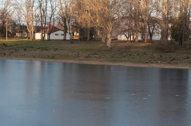 Kaks naist ja väike tüdruk Suure-Jaanis sillal poseerimas rephoto