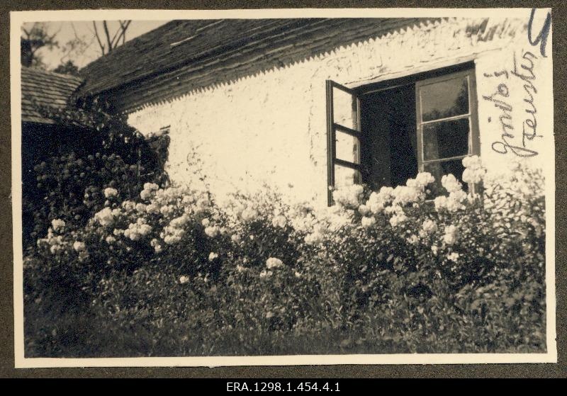 Outdoor view of the manor house. Guido room window