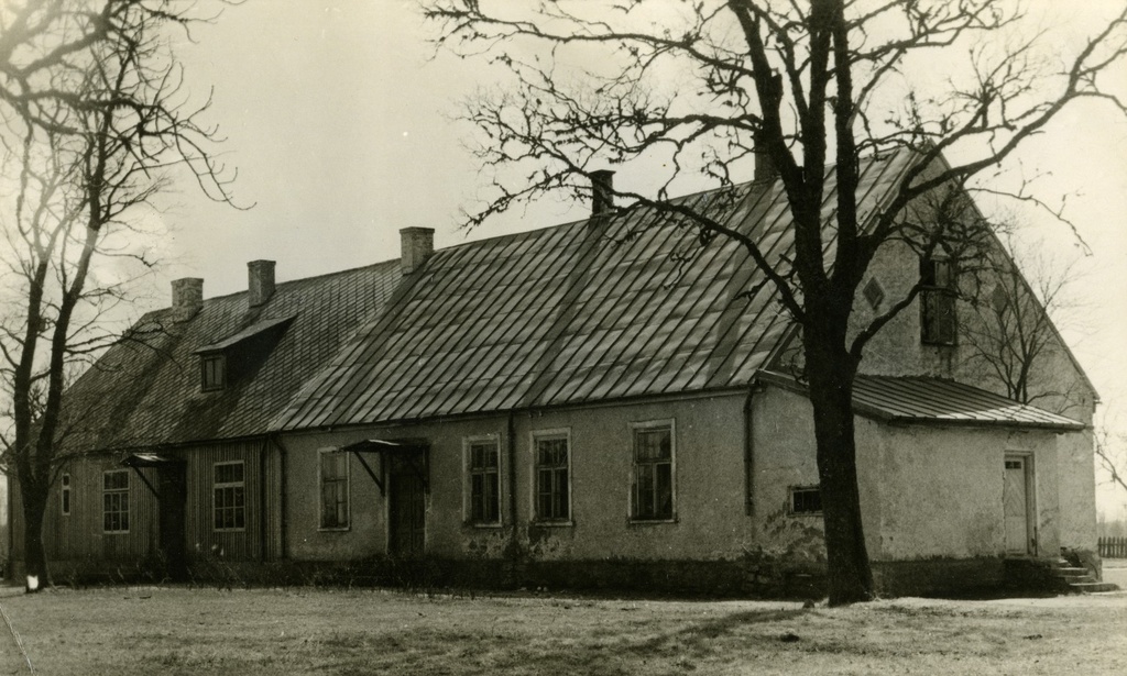 Metsküla Algkooli hoone Saaremaal