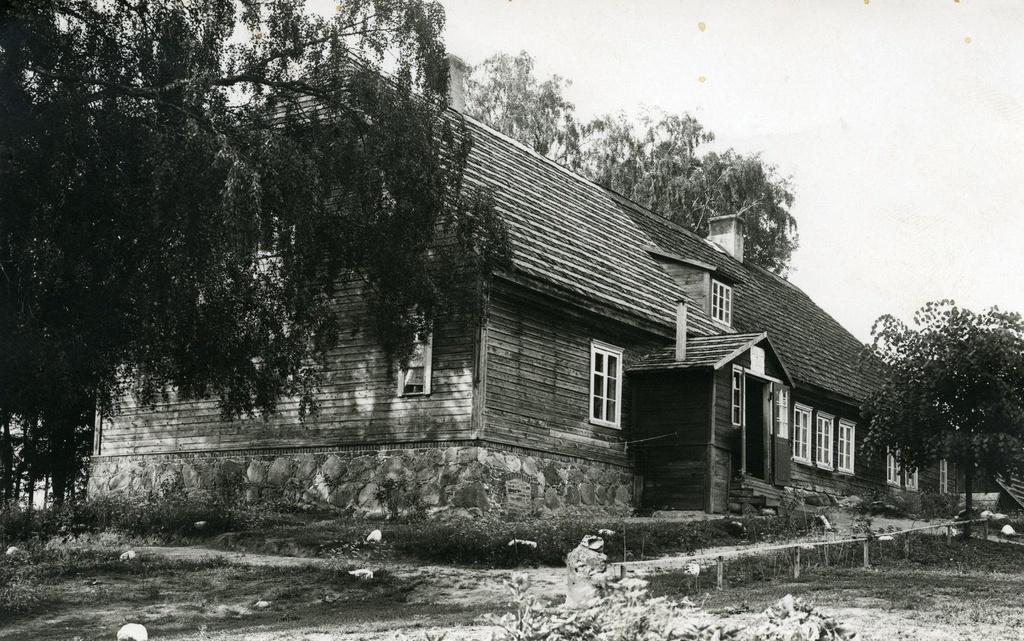 Aidu rural municipality Tõlli 6-kl Algkooli building in Viljandi county