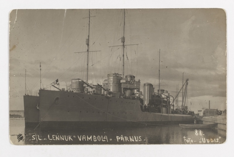 Warships "Lennuk" and "Vambola" in Pärnu