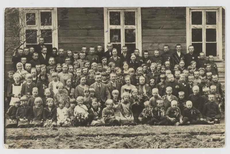 Tillu-reinu School Image, 1928