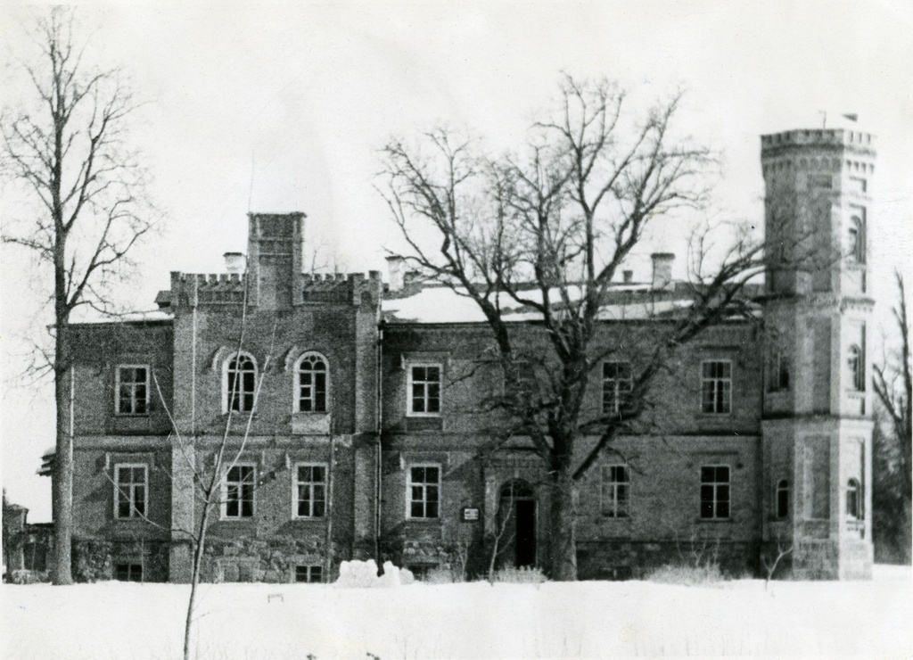 Valga County Hummuli 8-kl School building