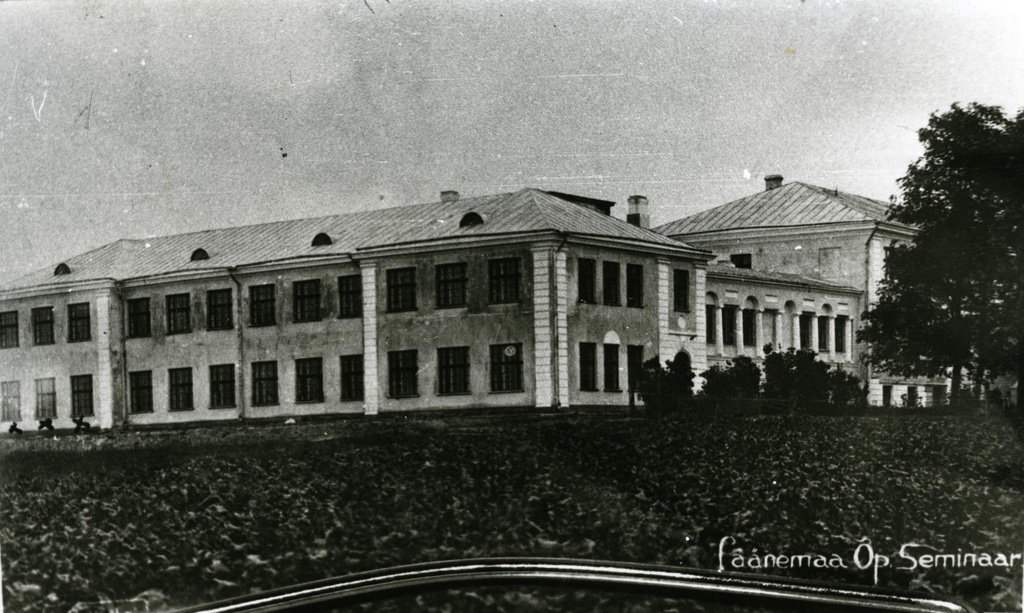 Läänemaa Teachers Seminar building and students and teachers from 1931 to 1932