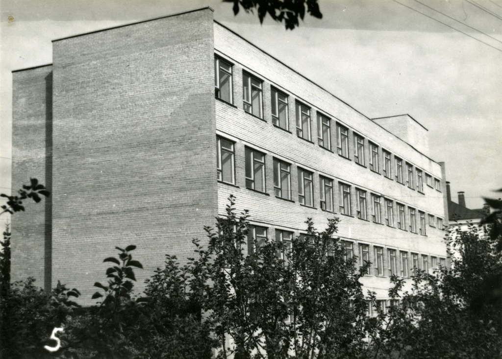 Loksa High School buildings