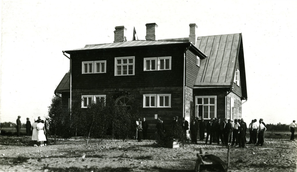 Pamma's new schoolhouse in 1935