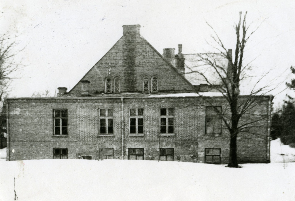 Valga County Restu 8-kl School building