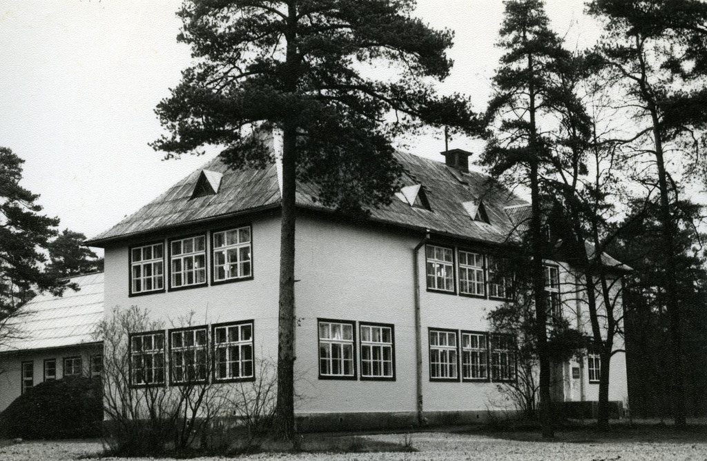 Building of Tallinn Kivimäe Main School (Leegi tn 14)