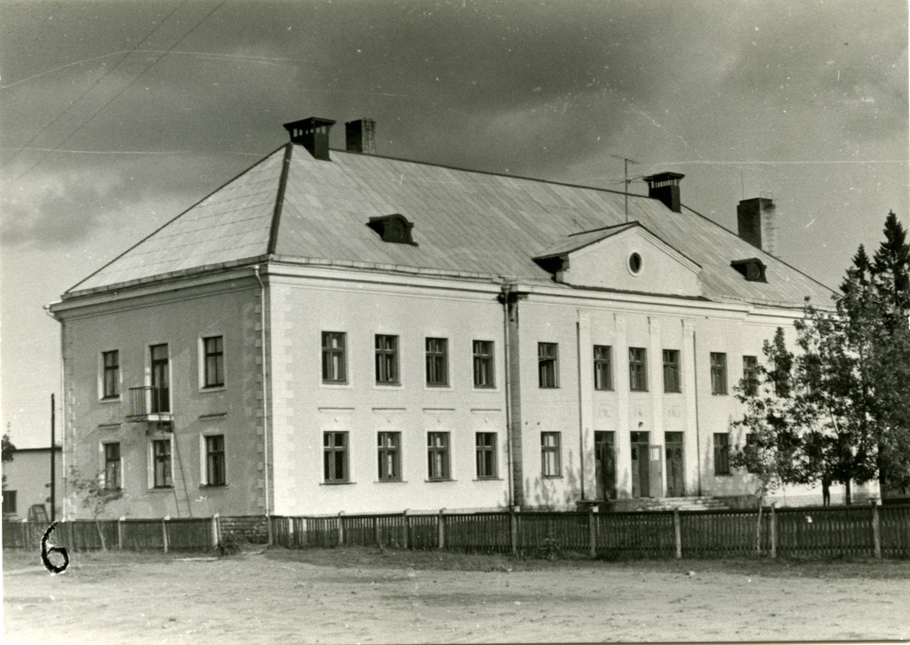 Loksa High School buildings