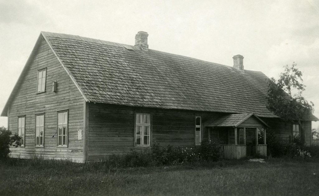 Paduvere 4-kl Algkooli building in Viljandi county in Vana-Põltsamaa municipality