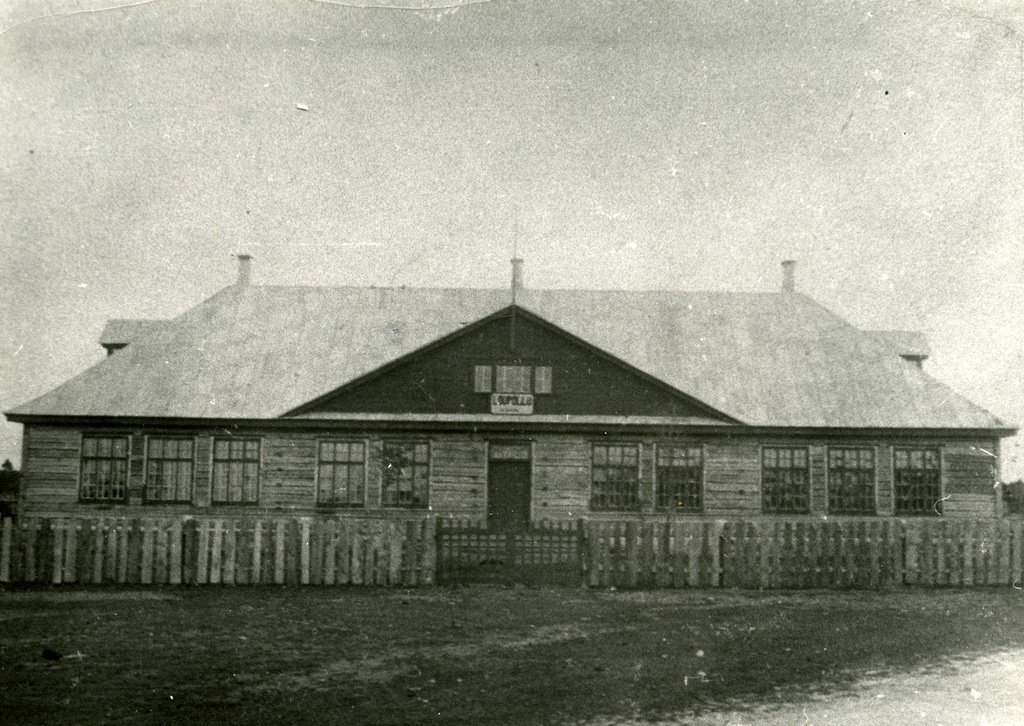 Schoolhouse in Lõopeõllu