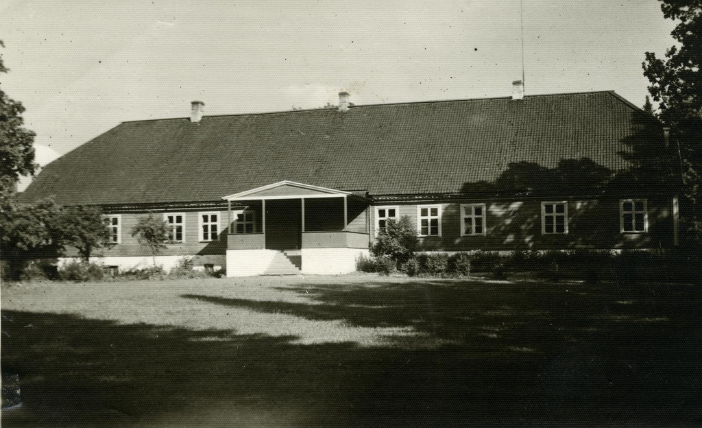 Riidaja 6-kl Start school building in Viljandimaa