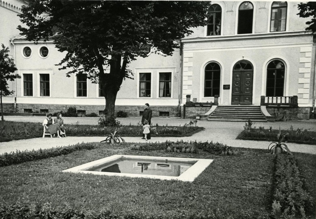 Porkuni Manor Building