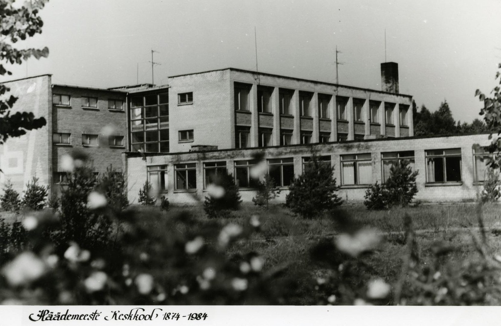 High school of castle men 110 years old, 1874-1984. New school building