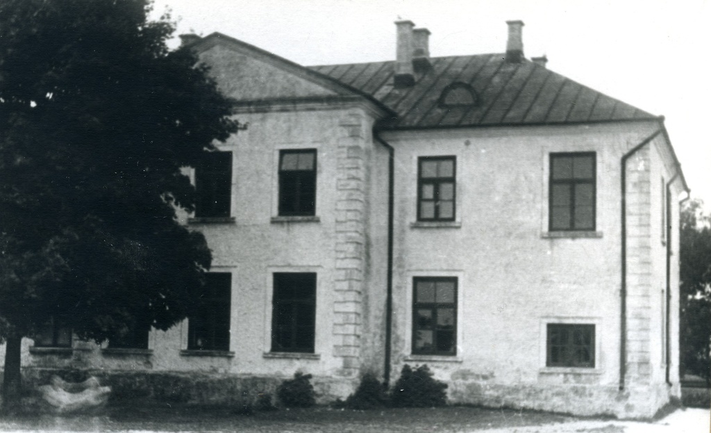 School house in Kaarma-Suurvalla ministry school in Saaremaa