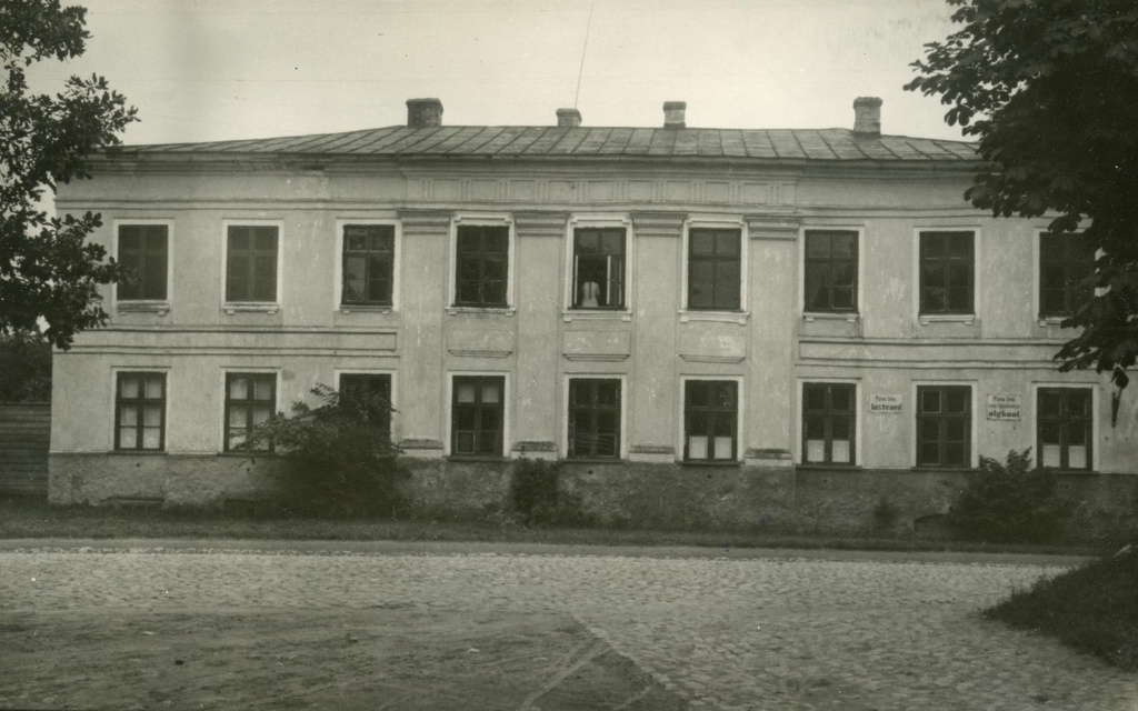 Primary school building with Russian language in Pärnu