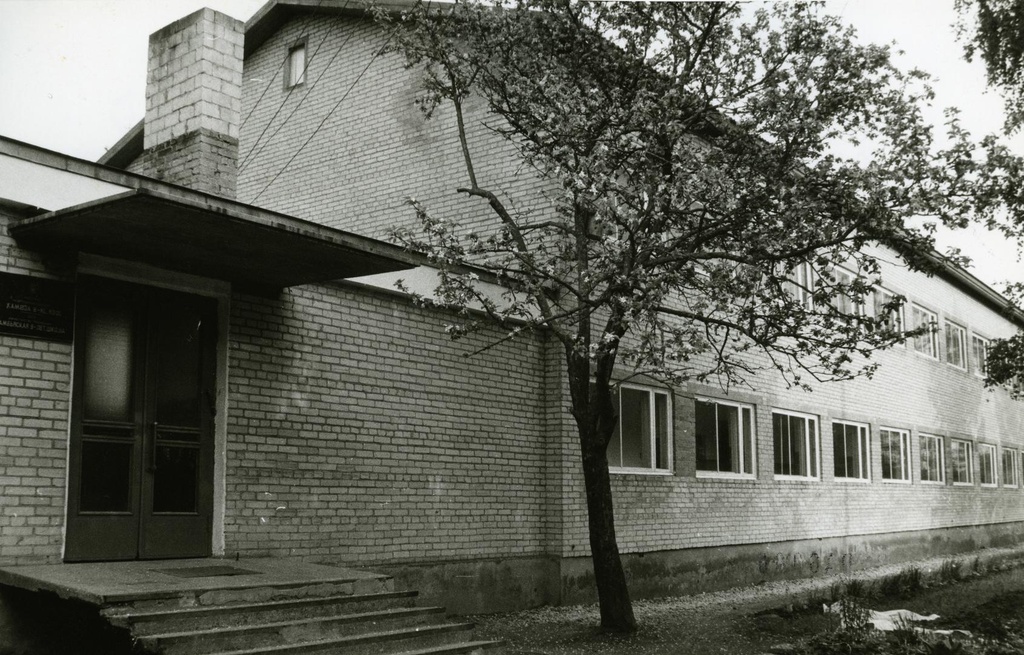 Kambodža school 300, 1686-1986