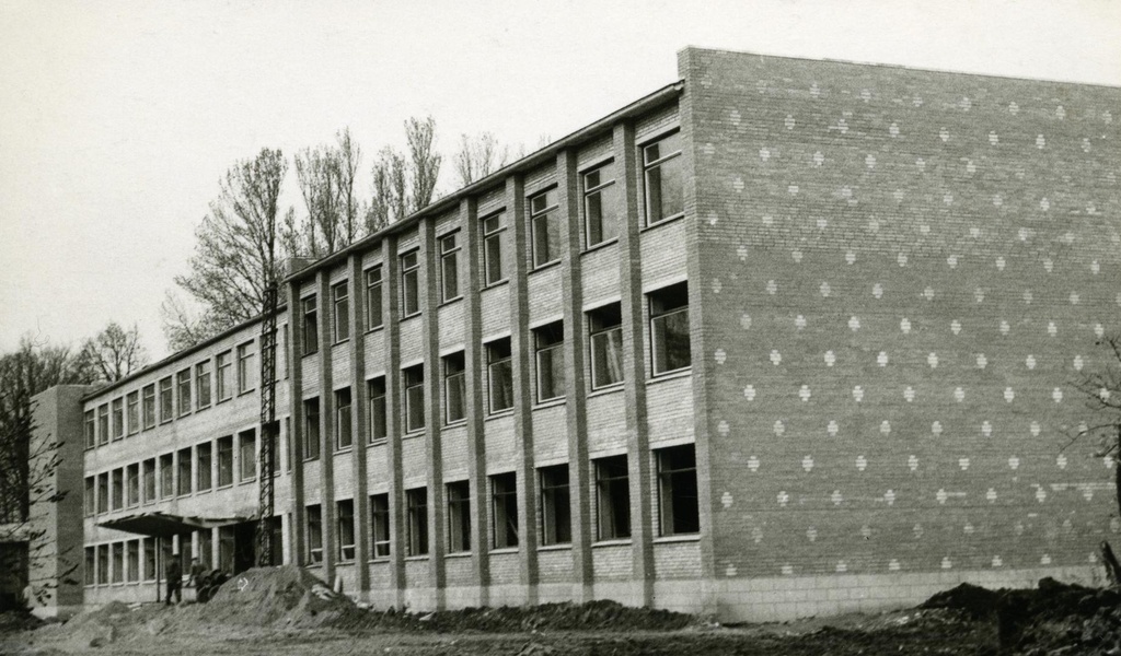 Construction of Põltsamaa Keskooli building (Veski tn) in 1967