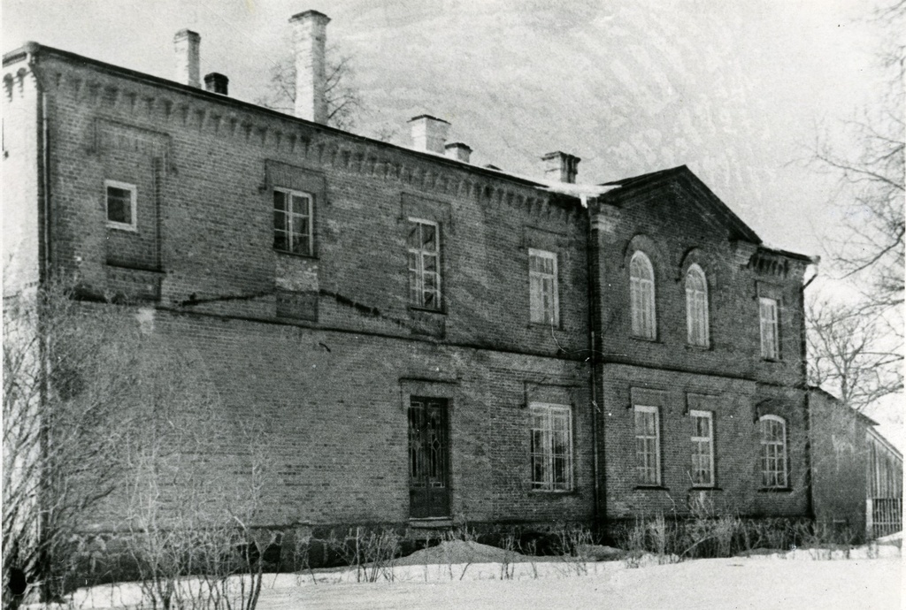 Valga County Hummuli 8-kl School building
