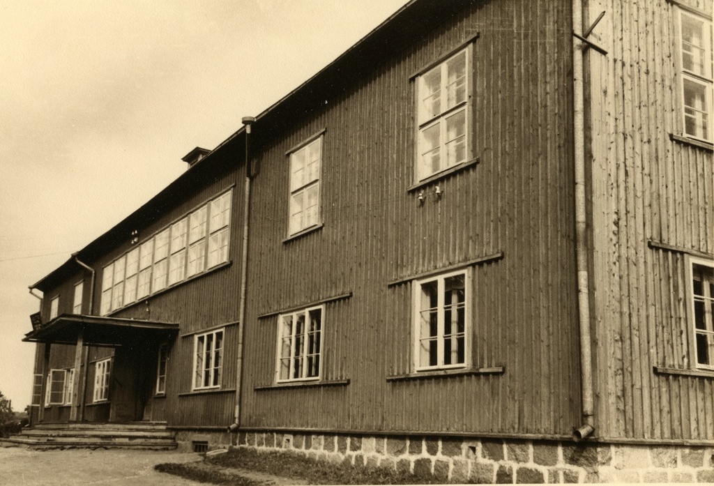 Holstre 8-kl School building