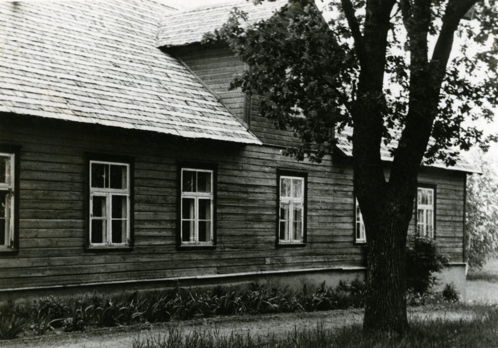 Buildings of Mustla Costry School in Viljandimaa