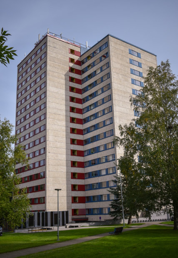 Tartu linnavaade. Eesti Põllumajanduse Akadeemia uus ühiselamu (EPA Torn), Kreutzwaldi tn 52. 12.1979.a. rephoto