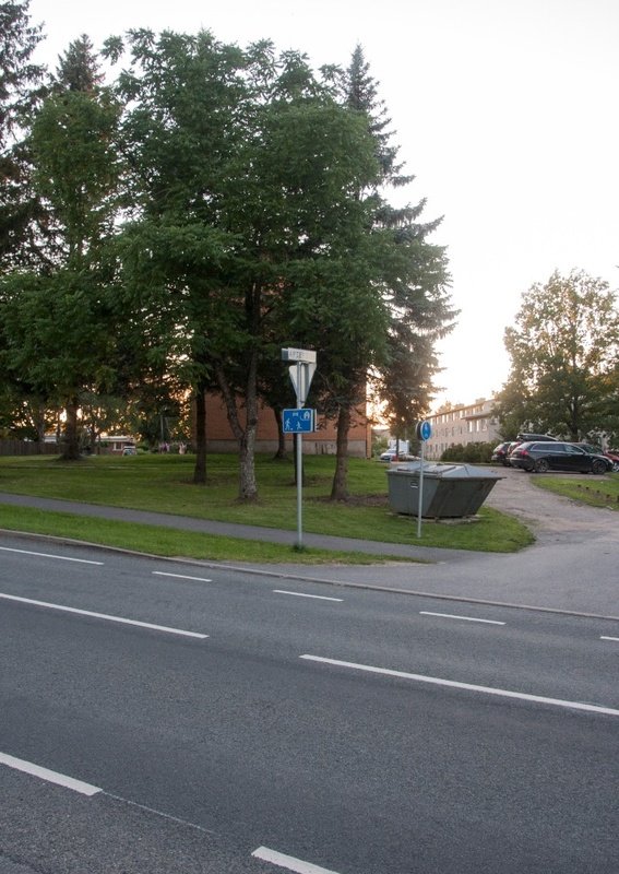 foto, Kolga-Jaani khk, Kolga-Jaani, teede ristmik, viit Kolga-Jaani kolhoos 0,2, u 1985, foto E. Veliste rephoto