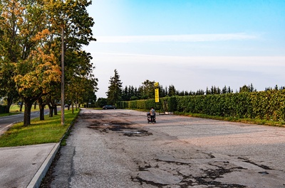 Foto Ülenurme Keskkooli õppesõidu ja parkimisplats rephoto