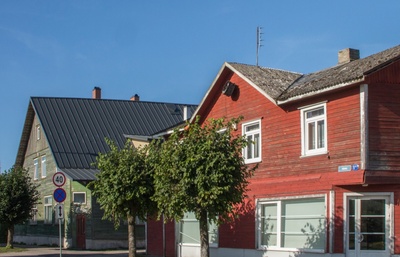 fotopostkaart, Suure-Jaani khk, Suure-Jaani, Pärnu tn, apteek, kauplus, u 1930, foto. A. Järvekülg rephoto