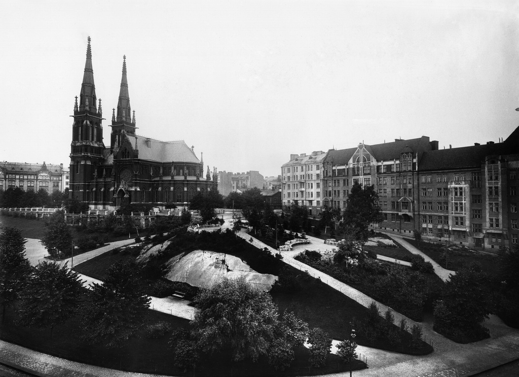 Johanneksen puisto (= Punanotkon puisto), Johanneksen kirkko, Johanneksentie 6 - 2.