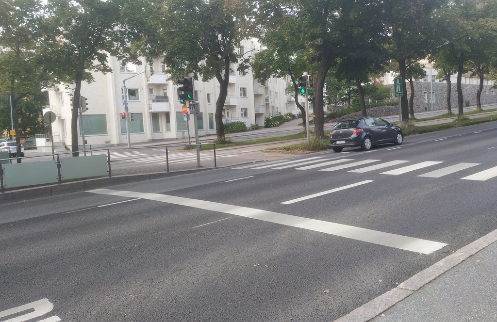Mäkelänkatu 86. Käärmetalona tunnetun kerrostalon rakennustyömaa Käpylässä rephoto