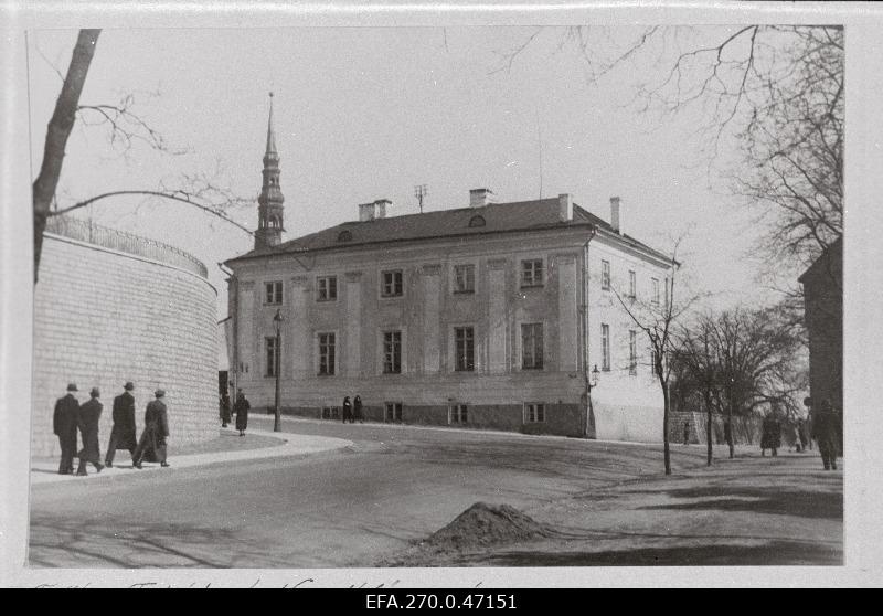 Falgi tea and the corner of Kaarli Street, the house of Kaarli County.