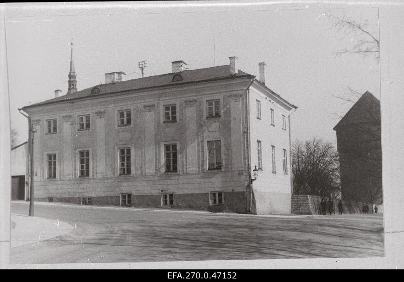Falgi tea and the corner of Kaarli Street, the house of Kaarli County.