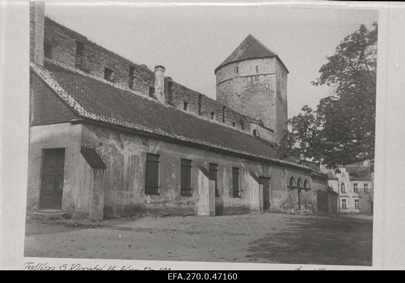 Suur-Kloostri Street 16, Gustav Adolf Gymnasium courtyard.