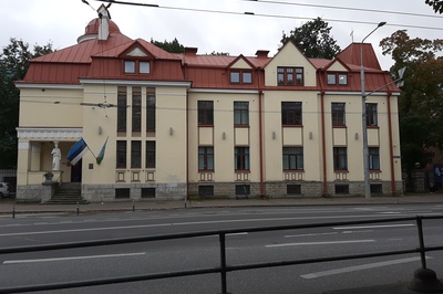 Pangahoone Tallinnas, otsevaade Estonia pst-lt. Arhitekt Aleksandr Jaron rephoto