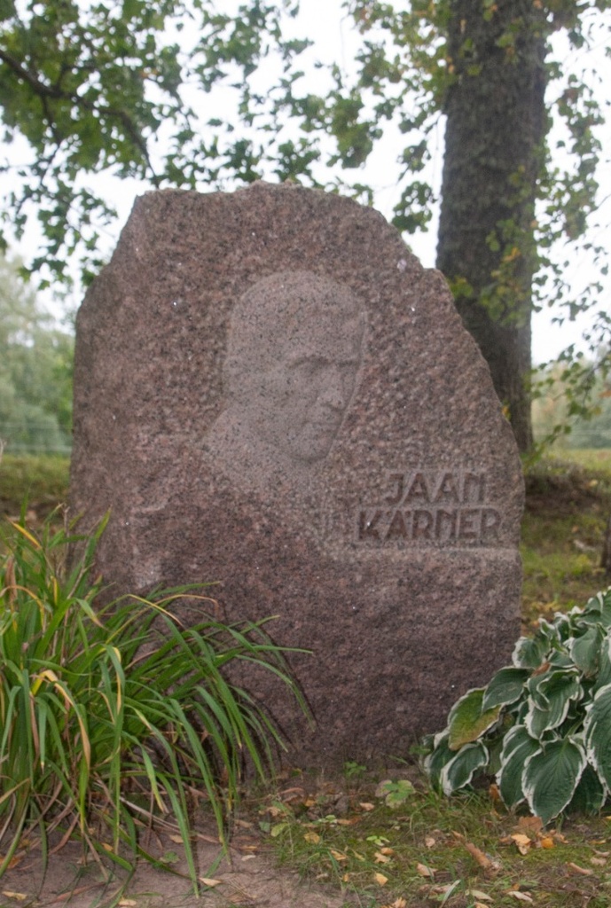 Jaan Kärner Büst in Uderna School Park in 1970 rephoto