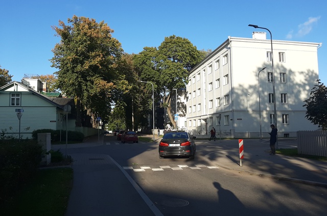 View of J. Poska and Vesivärava Street crossing place in Tallinn rephoto