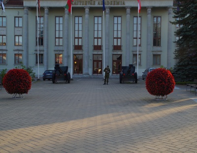 Dismantling the building of Tartu Post Station. rephoto