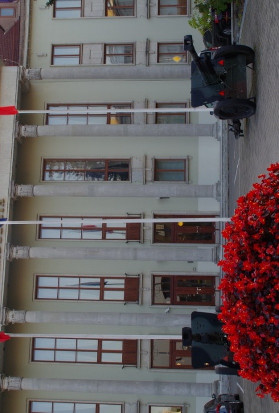 Pionier Honorary V.I. At the memorial pillar of Lenin. rephoto