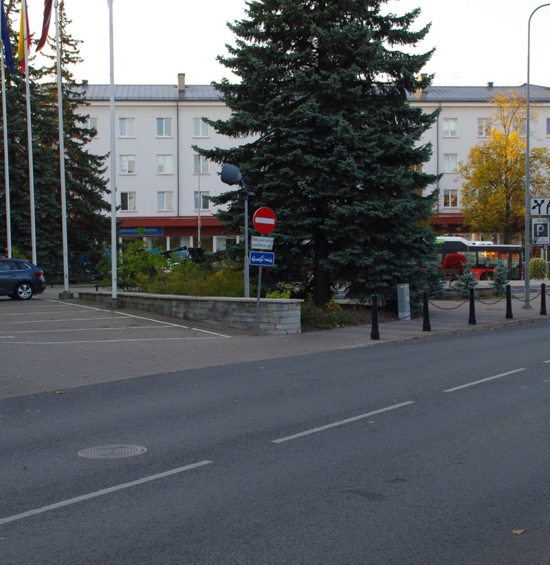 View of the building on Riga Street. rephoto
