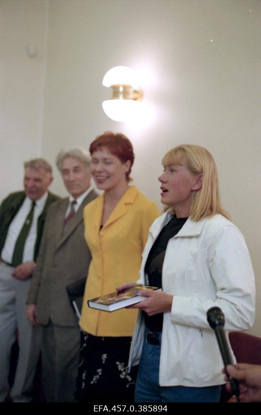 Minister of Culture Signe Kivi and ski athlete Kristina Šmigun (best) at the presentation "Estonian Yearbook of Sports 1999".