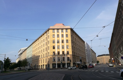 Näkymä Mechelininkadun ja Caloniuksenkadun kulmasta pohjoiseen - koilliseen, oikealla taustalla Runeberginkatu rephoto