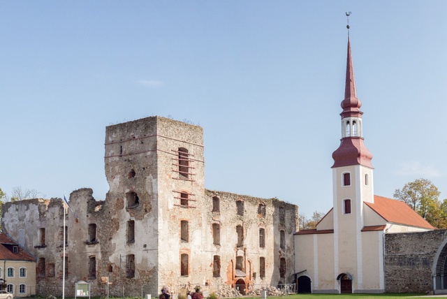 Põltsamaa loss ja kirik rephoto