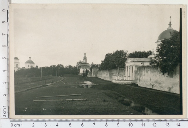 View of the external wall of the Petser monastery and the new church, Petser mk
