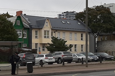 Elamu Tallinnas (parem pool lammutatud), vaade rephoto