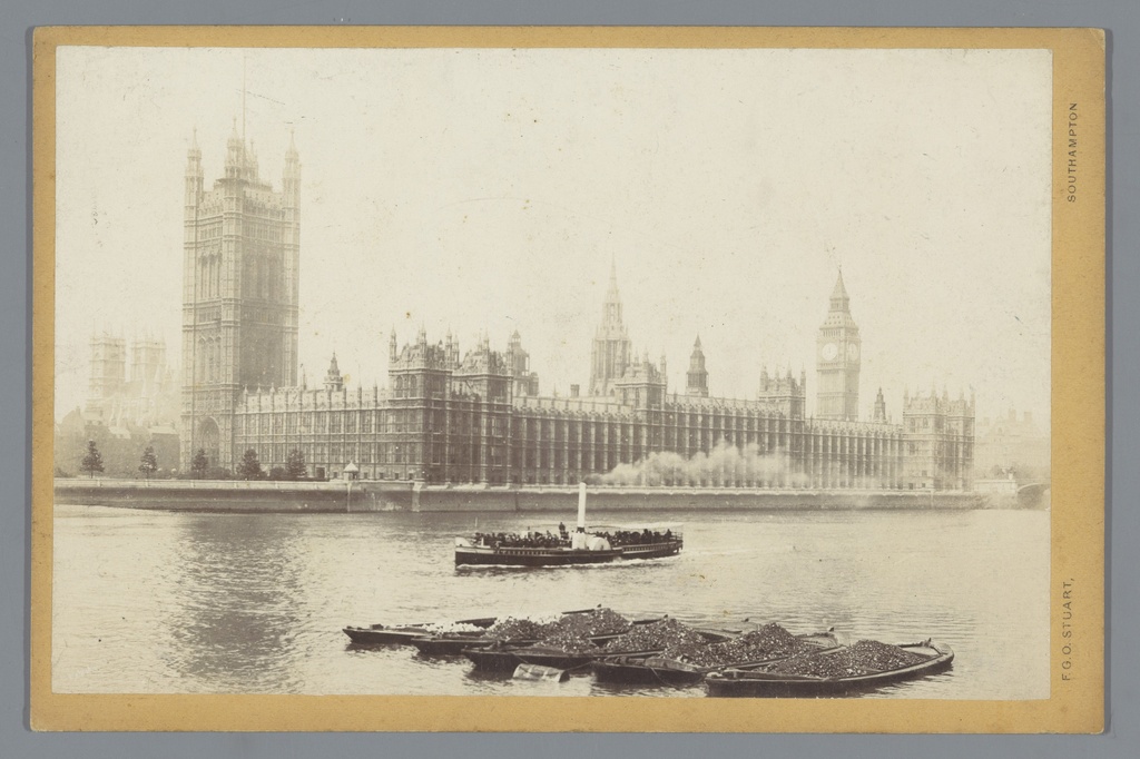 Gezicht op Westminster Abbey en Houses of Parliament in Londen