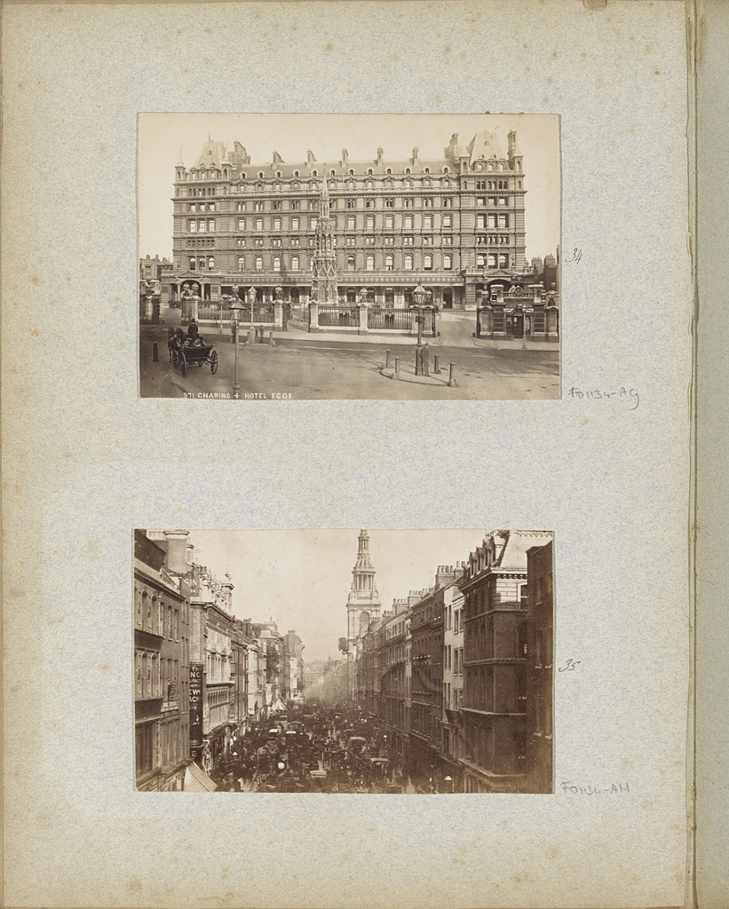 Charing + Hotel, Charing Cross Station en Hotel met ervoor de replica van het Eleanor cross in Londen
